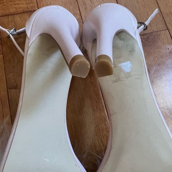 Steve Madden Heels with feathers - Picture 5 of 10